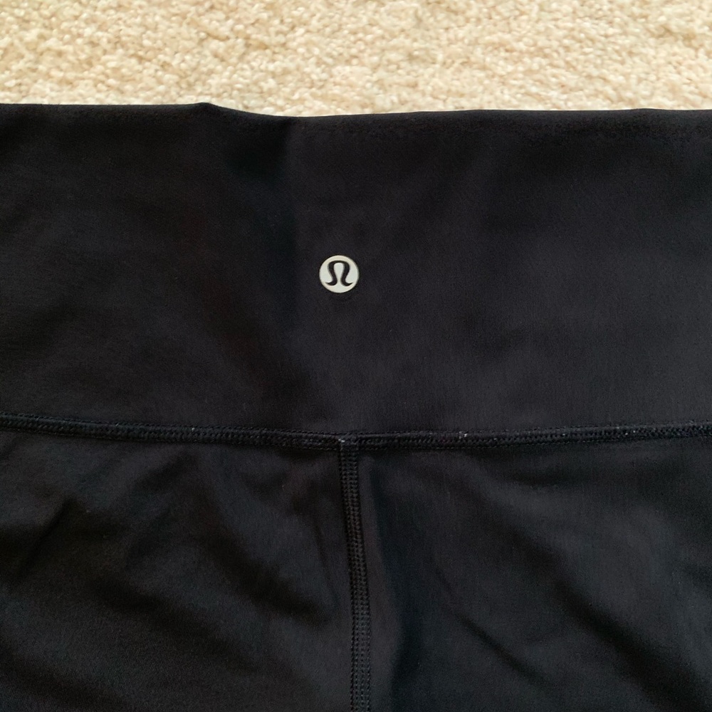 lululemon Black Cropped Wunder Under Leggings - Picture 3 of 3